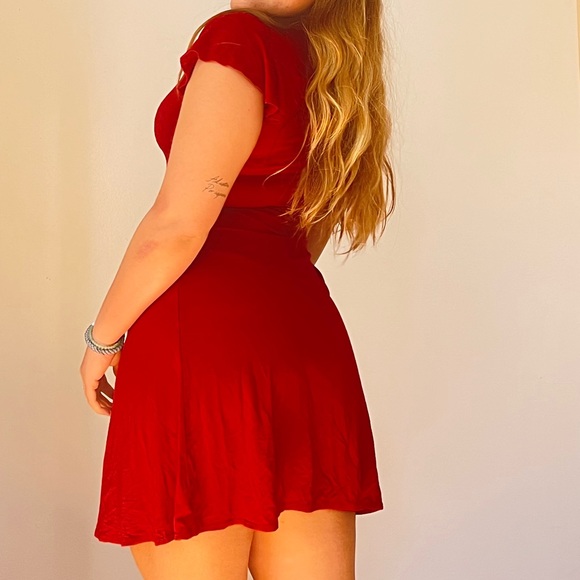 Soft, light, and adjustable fabric. Fits all body types, and super comfy❤️🔥 - Picture 3 of 6